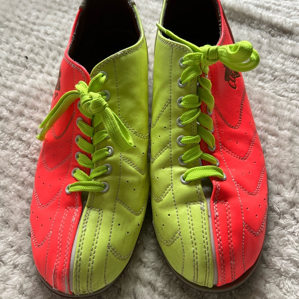 Vibrant Neon Athletic Shoes for Men